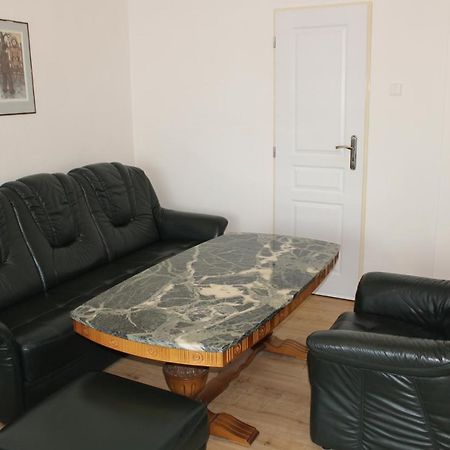 Hotel Cerny Kun Лоуни Экстерьер фото