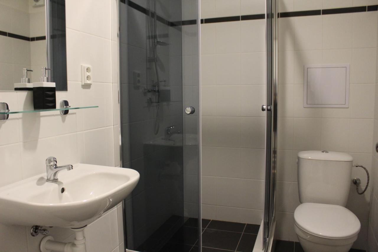 Hotel Cerny Kun Лоуни Экстерьер фото