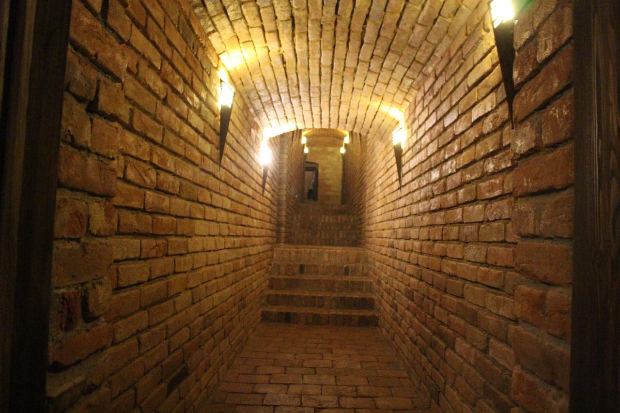 Hotel Cerny Kun Лоуни Экстерьер фото