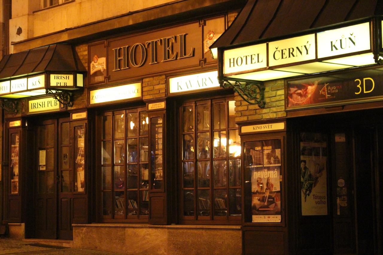 Hotel Cerny Kun Лоуни Экстерьер фото